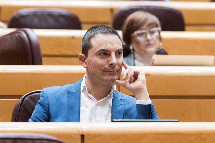Archivo - El senador del PSOE Juan Lobato