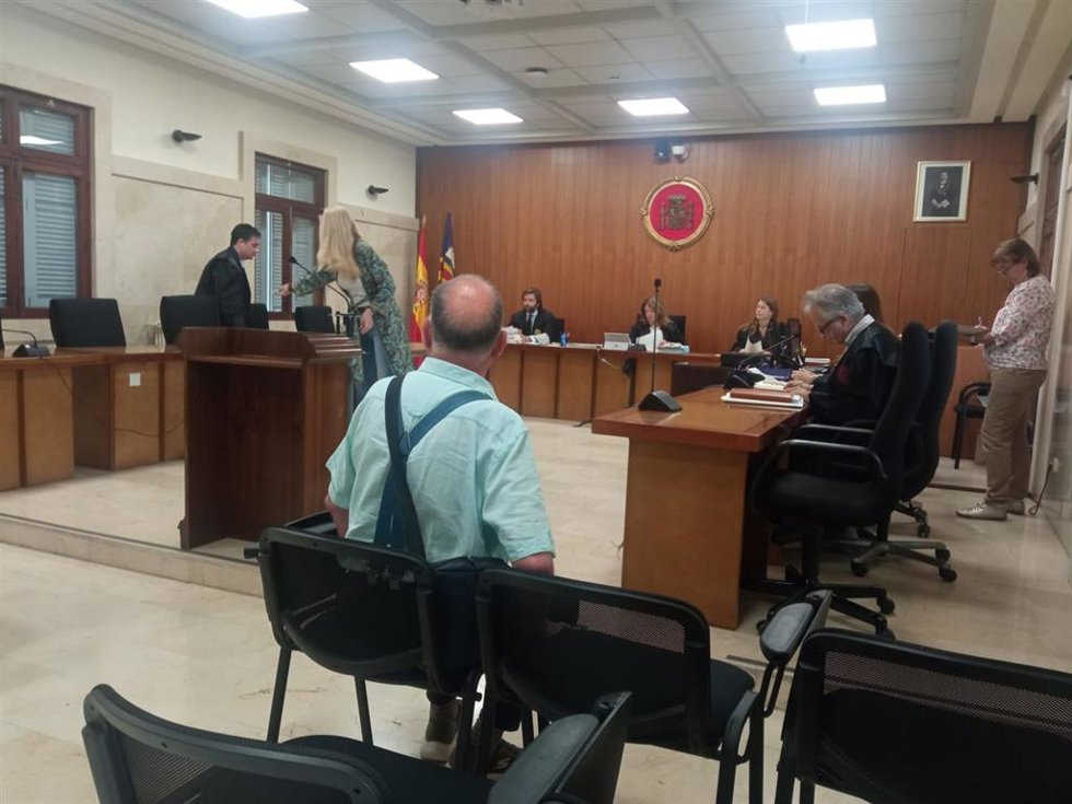 El condenado, en la Audiencia Provincial.