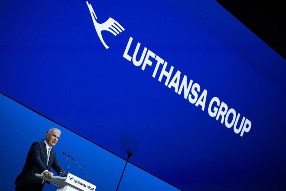 Archivo - 12 May 2026, Hesse, Frankfurt_Main: Carsten Spohr, Chairman of the Executive Board and CEO of Deutsche Lufthansa AG, speaks at the Annual General Meeting of Deutsche Lufthansa AG at the Congress Center Messe Frankfurt. Photo: Florian Wiegand/dpa