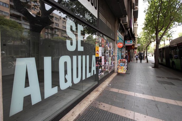 Archivo - Un local en alquiler, a 15 de abril de 2024, en Palma
