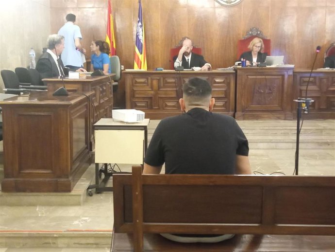 Condenado por agredir sexualmente y amenazar a una mujer en un aparcamiento cuando la acompañaba a su casa en Palma.