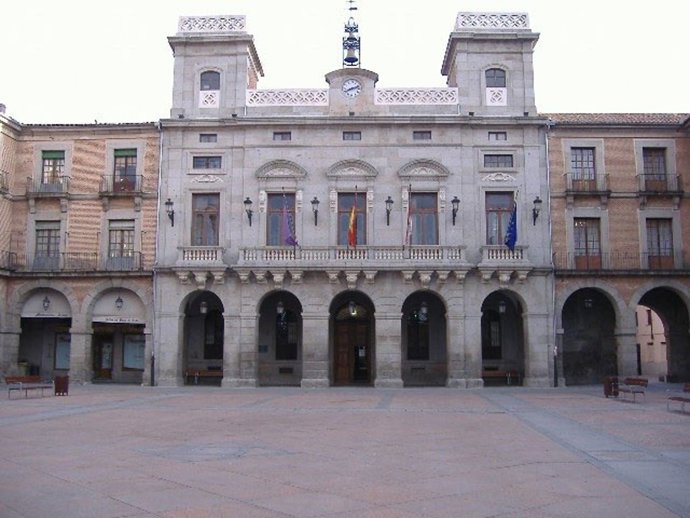Facahad del Ayuntamiento de Ávila.