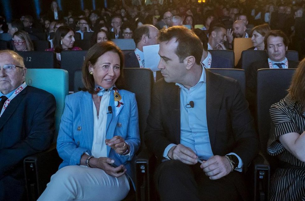 La presidenta Banco Santander, Ana Botín, y el vicepresidente primero y ministro de Economía, Comercio y Empresa, Carlos Cuerpo, durante la tercera edición del Foro ICEX, en La Nave, a 2 de julio de 2026, en Madrid (España). Este evento, coorganizado por 