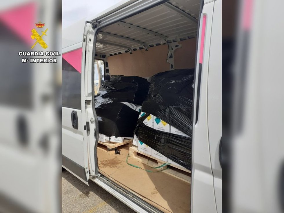 Furgoneta con un cargamento de gas de la risa intervenida por la Guardia Civil
