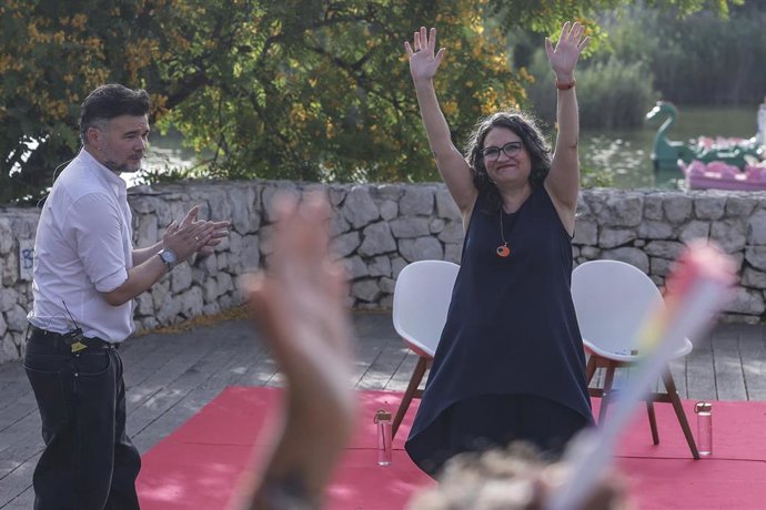 La exvicepresidenta de la Generalitat Valenciana, Mónica Oltra y el portavoz de ERC en el Congreso, Gabriel Rufián, en un reciente encuentro en València. 