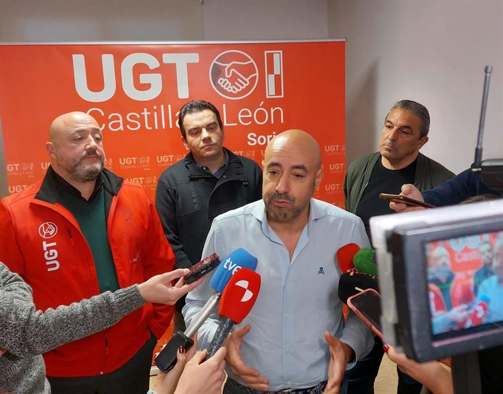 Archivo - El secretario general de UGT, Óscar Lobo, participa en en una imagen de archivo durante unas jornadas.