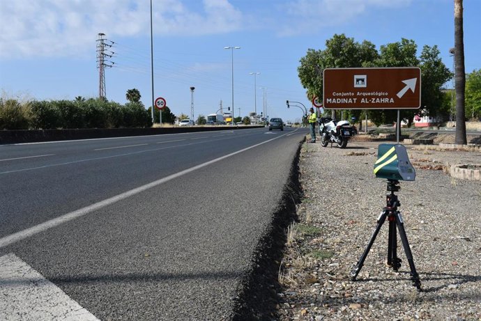 Control de tráfico de la Guardia Civil en la carretera A-431, que une Córdoba con Lora del Río (Sevilla).