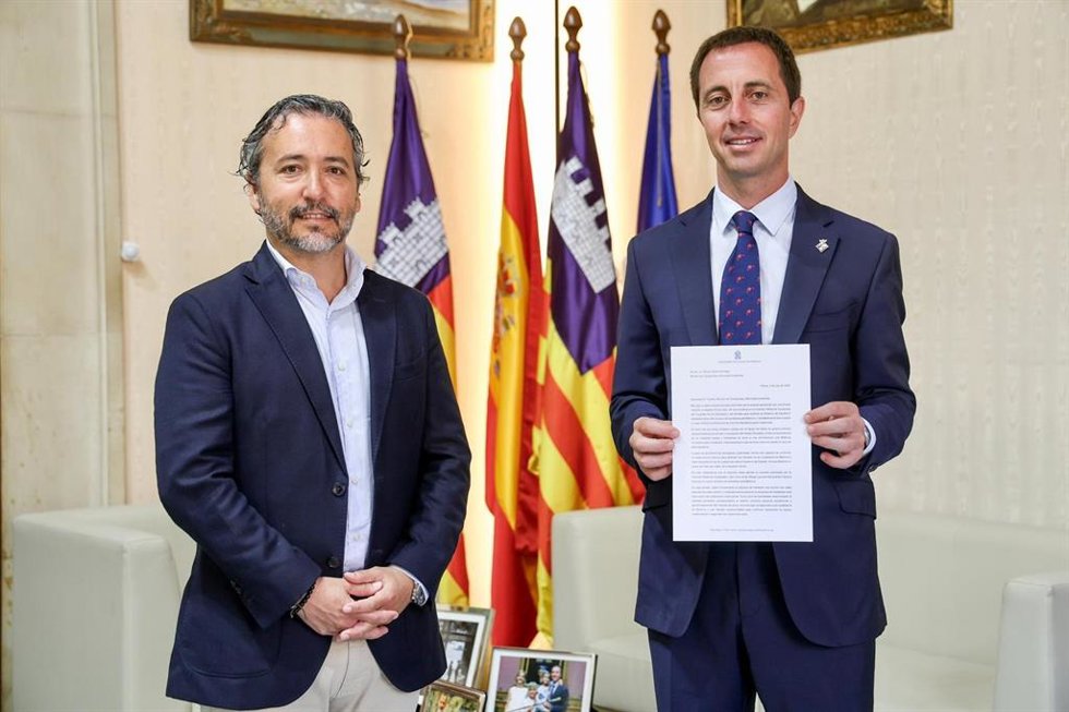 El conseller insular Fernando Rubio y el presidente Llorenç Galmés.