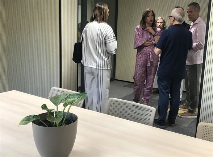 La alcaldesa de Zaragoza, Natalia Chueca, inaugura la reforma del Centro Municipal de Servicios Sociales (CMSS) de La Almozara