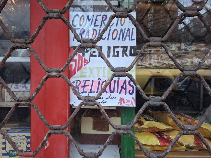 Archivo - Pequeño comercio.
