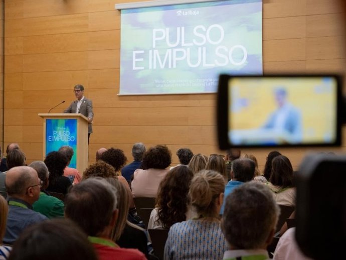 Capellán emplaza al sector a continuar trabajando junto a la administración para que el turismo "siga siendo estratégico