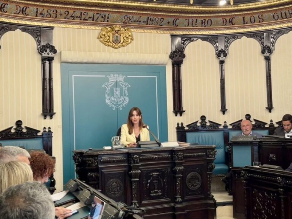 La alcaldesa de vitoria-Gasteiz,Maider Etxebarria,  pronuncia su discurso durante el cuarto y último Debate General de Política Municipal de su legislatura