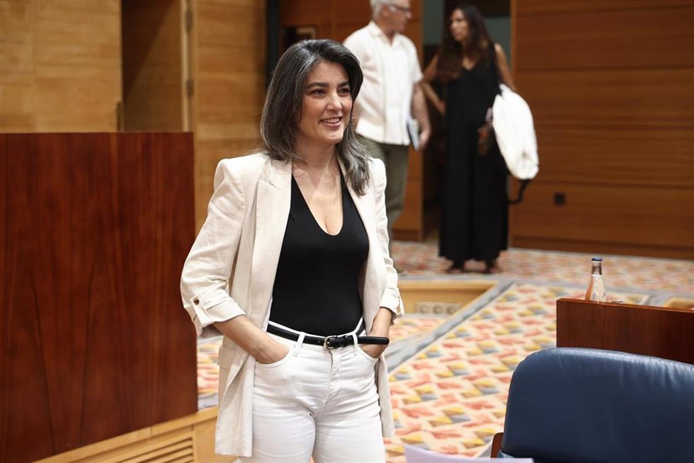La portavoz de Mas Madrid en la Asamblea, Manuela Bergerot, durante una sesión plenaria, en la Asamblea de Madrid