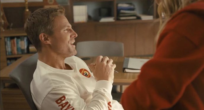 Stephen Amell tiene "el mejor trabajo" en el nuevo teaser tráiler de Baywatch, el reboot de Los vigilantes de la playa