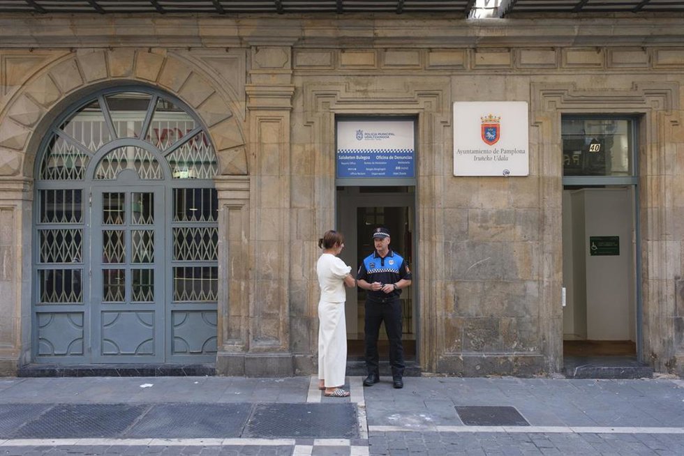 La Policía Municipal de Pamplona volverá a abrir una oficina provisional de denuncias durante los Sanfermines en la calle Zapatería.