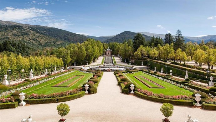 La restaurada Fuente de la Cascada de La Granja será encendida de forma extraordinaria el 9 de julio .