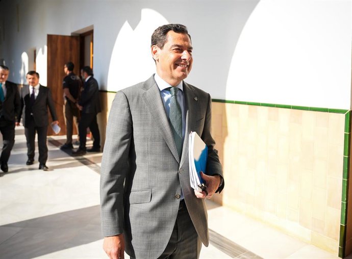  Juanma Moreno, el martes en el Parlamento andaluz