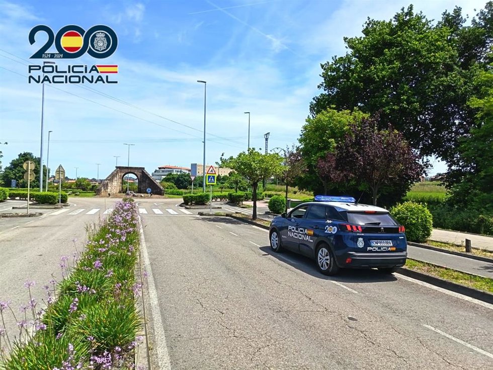 Patrulla Policía Nacional en Torrelavega
