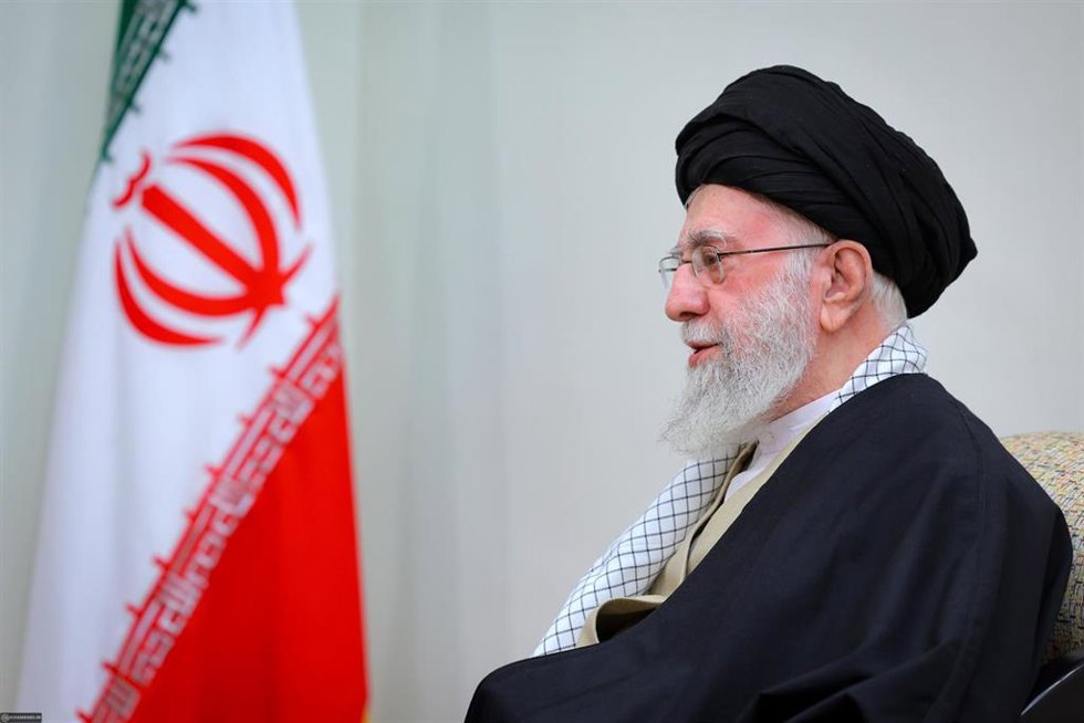 Archivo - El líder supremo de Irán, el ayatolá Alí Jamenei, durante un acto oficial en Teherán (archivo)