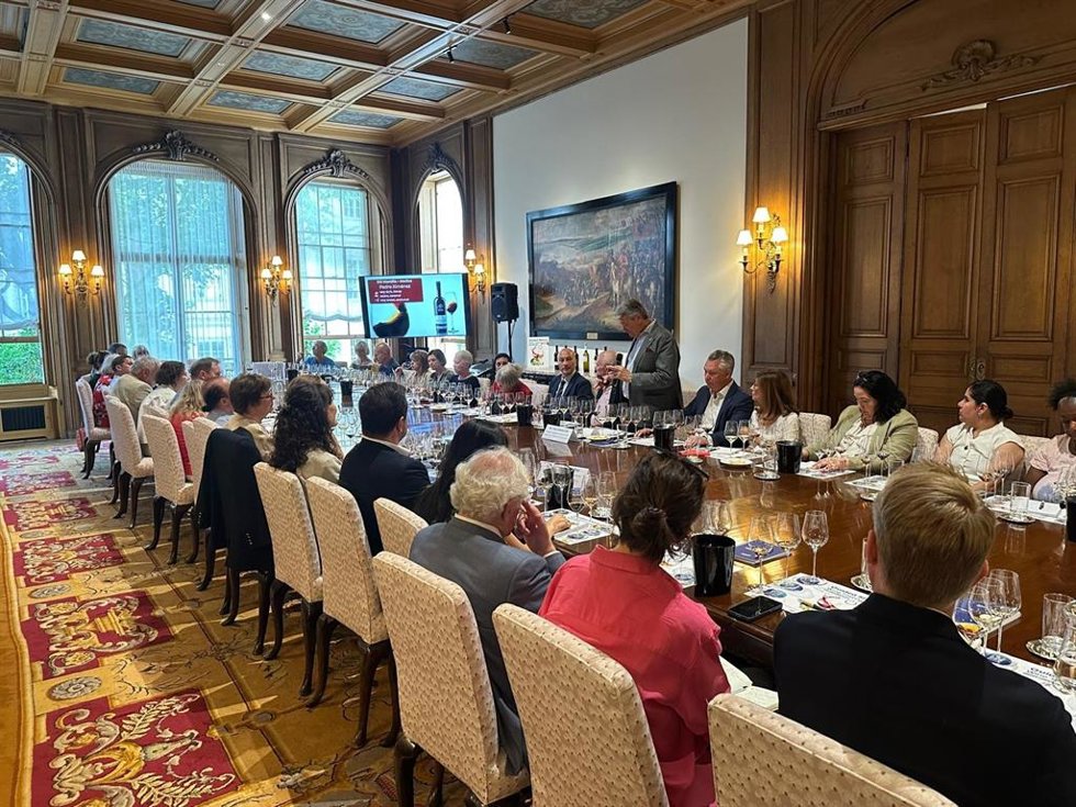 Cata de vinos organizada por Andalucía Trade en la embajada de España en Londres con las principales denominaciones de origen andaluzas.