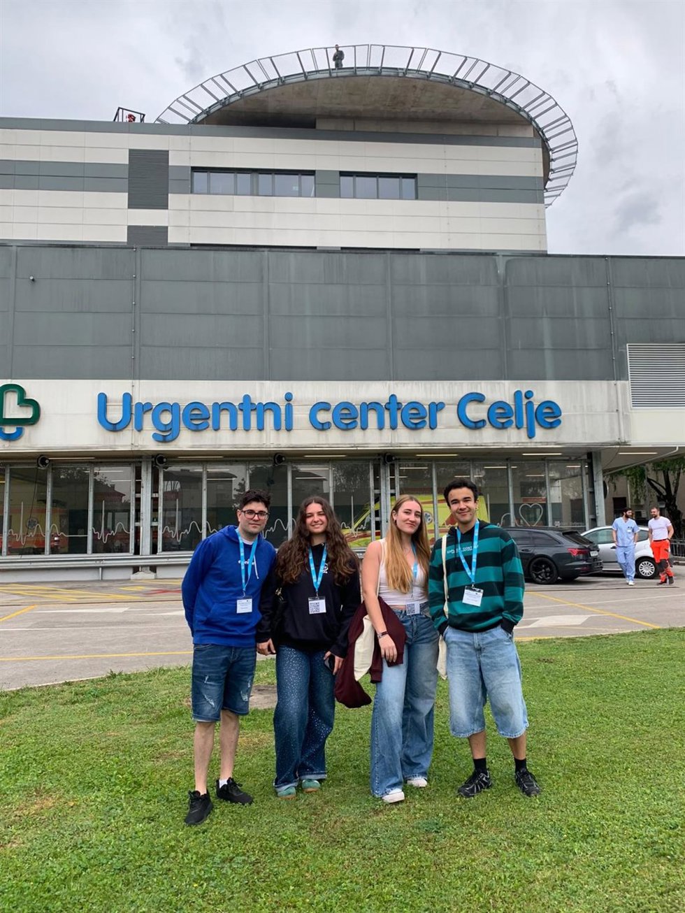 Alumnos de la UCAV amplían en Eslovenia su formación en emergencias.