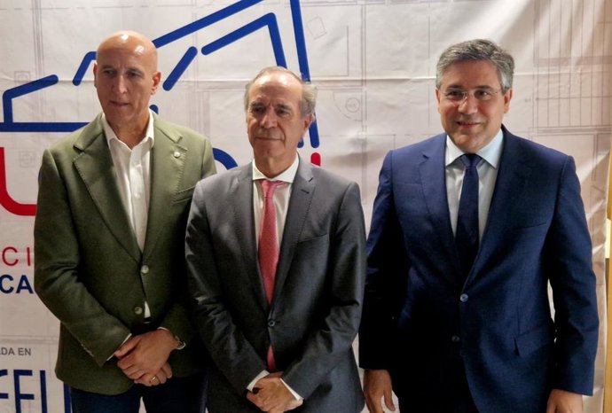 El alcalde de León, José Antonio Diez, ha asistido este jueves a la Asamblea General de la Asociación Leonesa de Edificación y Obra Pública.
