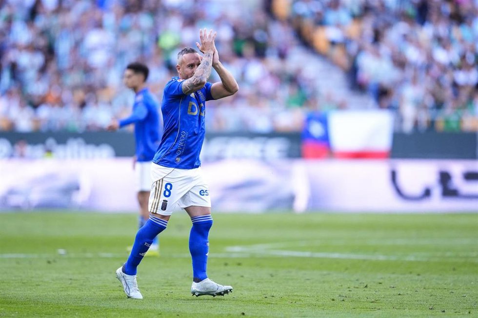 Archivo - Santi Cazorla durante un partido con el Real Oviedo.