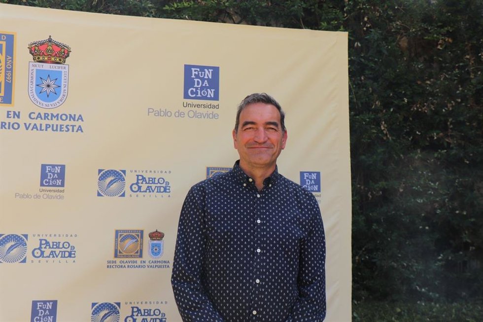 El economista, antropólogo y experto en liderazgo, Mario Chaves, en el curso 'Liderazgo para el bienestar y la salud mental en la empresa del siglo XXI (3ª edición), en el marco de los cursos de verano de la Universidad Pablo de Olavide en Carmona'