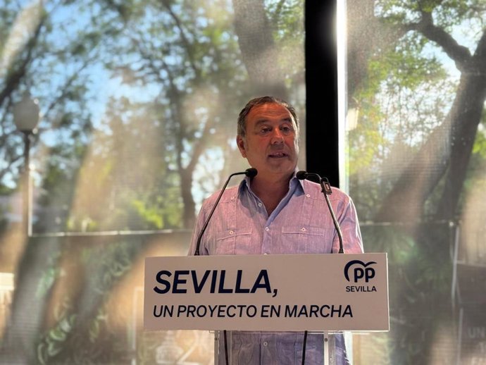 El presidente del PP de Sevilla, Ricardo Sánchez, durante una atención a medios en imagen de archivo.