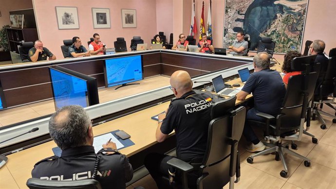 Reunión efectivos de Protección Civil y Emergencias por simulacro en el entorno del Puerto de Santander
