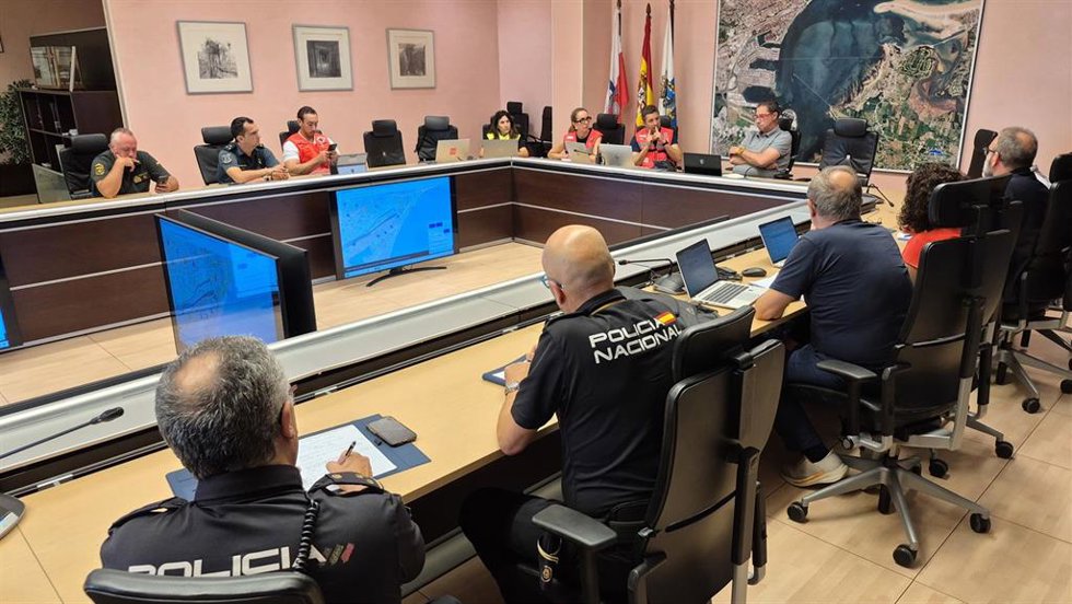 Reunión efectivos de Protección Civil y Emergencias por simulacro en el entorno del Puerto de Santander