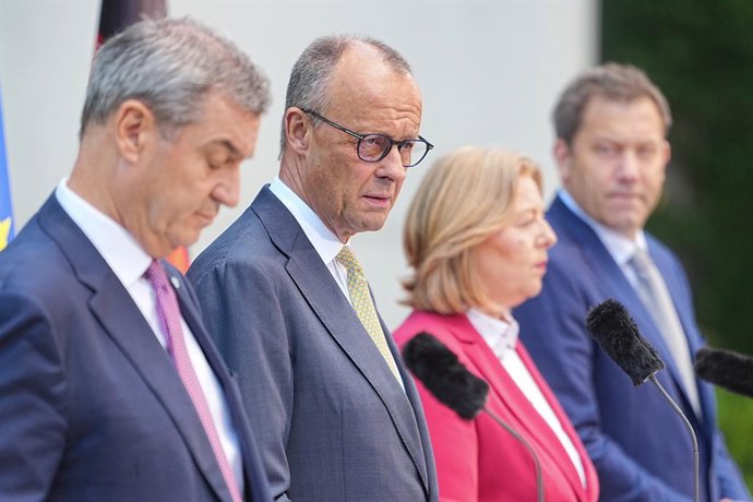 02 July 2026, Berlin: (L-R) Markus Soeder, Minister-President of Bavaria and Christian Social Union (CSU) Chairman, German Chancellor Friedrich Merz,  German Minister of Labor and Social Affairs Baerbel Bas and German Minister of Finance Lars Klingbeil, h