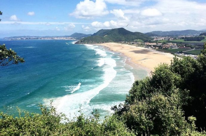 Archivo - Playa de Berria, en Santoña.-ARCHIVO