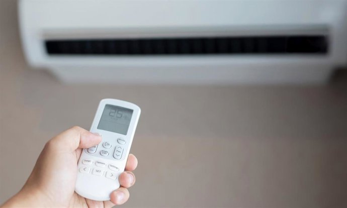 Ndp Ola De Calor Y Aire Acondicionado: Uno De Cada Cuatro Españoles Sospecha Que Está Pagando De Más En Su Factura Eléctrica