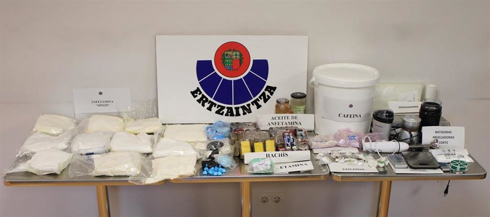 Drogas y material incautado.