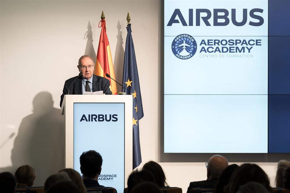 Joseé Luis Bonet, presidente de la Cámara de Comercio de España presentando la 'Aerospace Academy' de Airbus