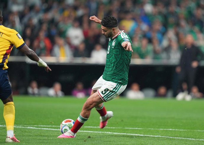 30 June 2026, Mexico, Mexico City: Mexico's Raul Jimenez scores his side's second goal during the 2026 FIFA World Cup round of 32 soccer match between Mexico and Ecuador at Mexico City Stadium. Photo: Ian Robles/eyepix via ZUMA Press Wire/dpa