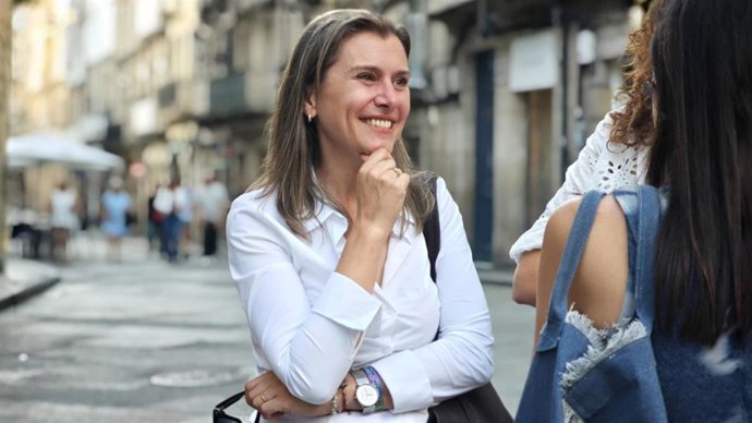 Natalia González formaliza su precandidatura a las primarias para elegir al aspirante del PSOE en Ourense