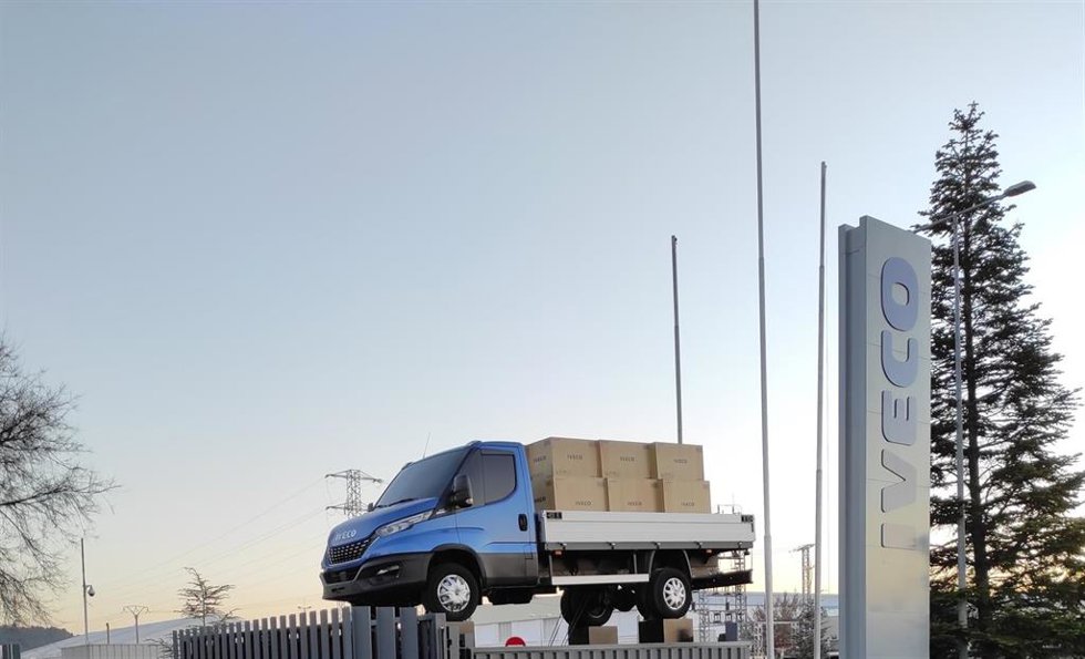 Archivo - Entrada a la planta de Iveco en Valladolid.