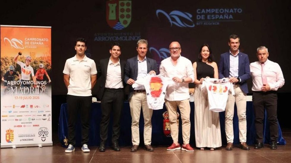 Presentación del Campenato de BTT XCO-XCR 2026 en la localidad madrileña de Arroyomolinos, donde acudió el presidente de la Real Federación Española de Ciclismo, José Vicioso.