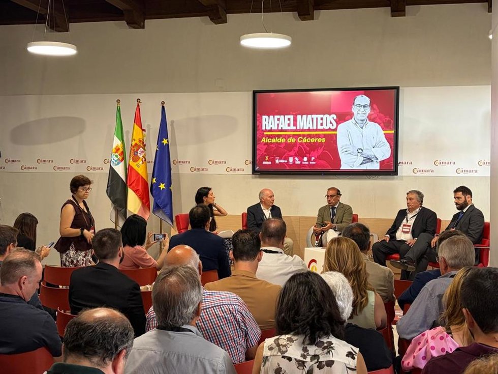 El II Encuentro Empresarial Hispano-Luso de Triurbir reúne en Cáceres a más de cien empresarios de ambos lados de la Raya