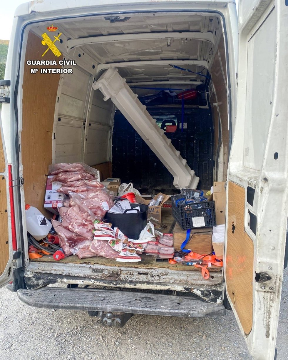 Incautados 135 kilos de carne destinada al consumo humano que era transportada en condiciones sanitarias deficientes en una operación especial llevada a cabo por la Guardia Civil en El Bierzo (León).