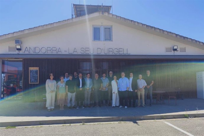 Imagen de una reunión de trabajo sobre el Aeropuerto de Andorra-La Seu d'Urgell (Lleida).