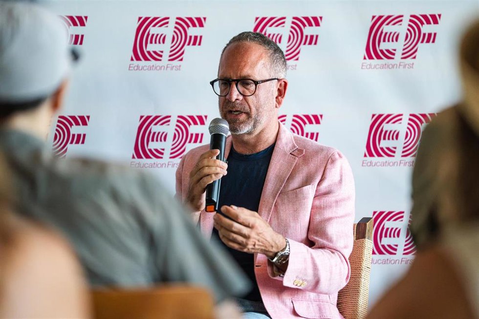 El Education First ha presentado en Barcelona, salida del Tour de Francia de 2026, su proyecto ciclista para impulsar una educación sin fronteras.