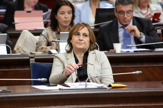 Archivo - La consellera de la Presidencia, Antònia Maria Estarellas, 