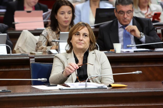 Archivo - Arquivo - A secretária da Presidência e Administrações Públicas do Governo das Ilhas Baleares, Antònia Maria Estarellas, durante uma sessão de questionamento ao Governo das Ilhas Baleares, em 20 de maio de 2025, em Palma de Maiorca, Maiorca, Ilh