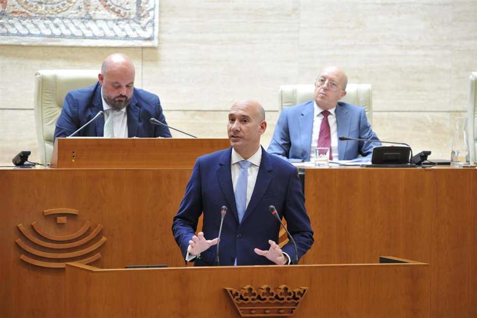 El portavoz del Grupo Parlamentario Popular, José Ángel Sánchez Juliá, interviene en la Asamblea