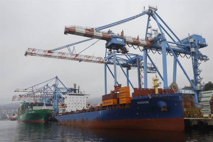 Valparaiso, 9 de enero  2026 Movimiento de containers en el Terminal Pacifico Sur en Valparaiso Sebastian Cisternas/ Aton Chile