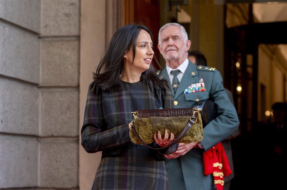 Archivo - La directora general de la Guardia Civil, Mercedes González, y el director adjunto operativo de la Guardia Civil, Manuel Llamas, tras el acto institucional por el Día de la Constitución