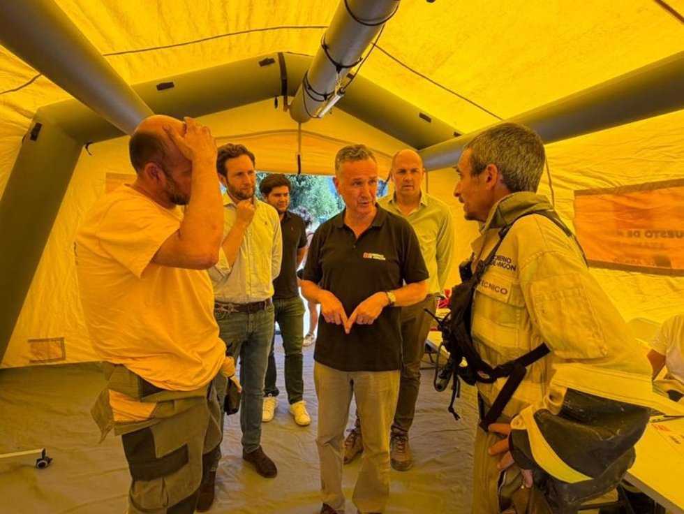 El consejero de Medio Ambiente y Turismo en el Gobierno de Aragón, Luis Biendicho, en el PMA del incendio forestal de La Fueva (Huesca).